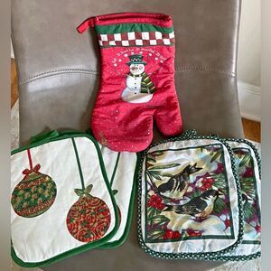 Holiday vintage Christmas pot holder bundle snowman mistletoe birds ornaments